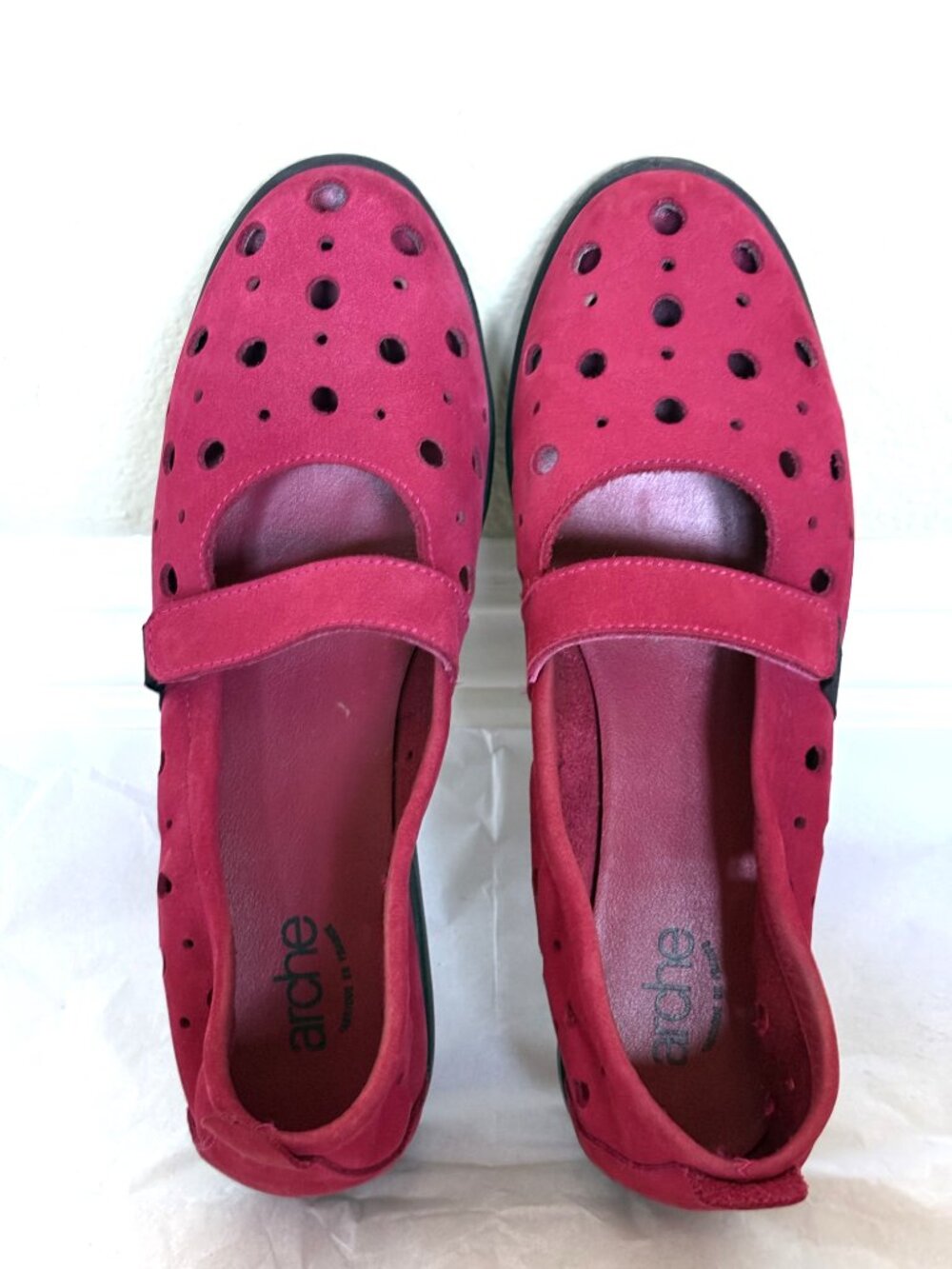 ARCHE SUEDE FUCSIA PERFORATED STRAP LOW HEEL SHOES SIZE: 7